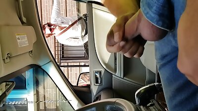 Busty Milf ιππασίας κόκορας και ποδιού με cumshot στις κάλτσες